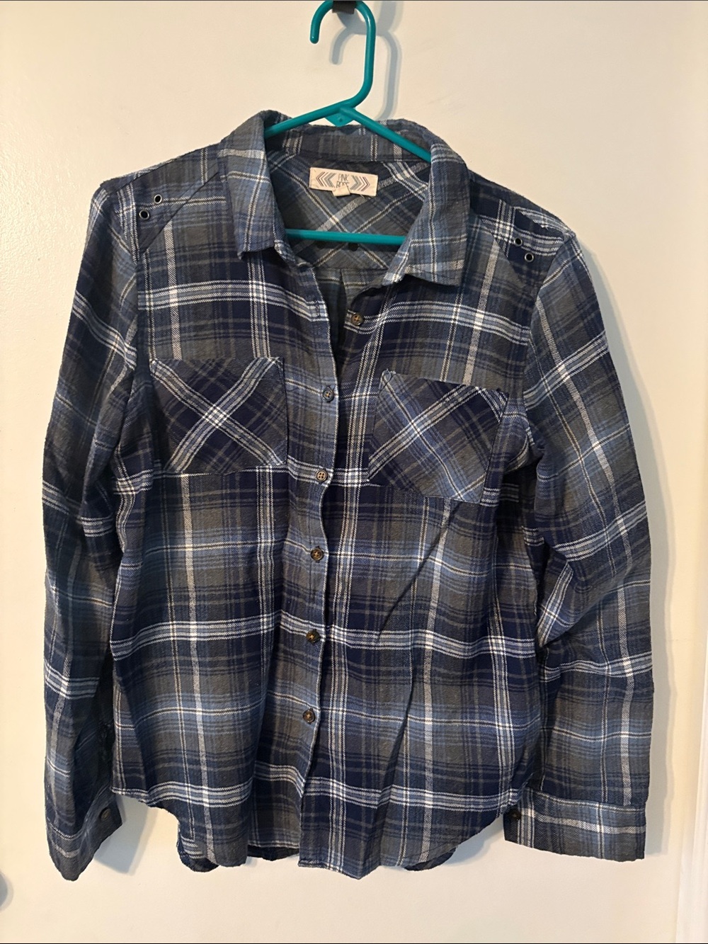 Women’s Blue Plaid Long-Sleeve Button-Up Shirt/Flannel
